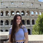 Estudiante de cuarto de carrera en administración y dirección de empresas que ofrece clases de matemáticas e inglés